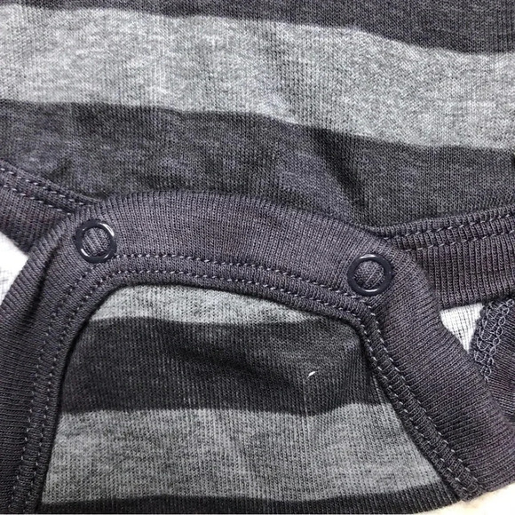 Gerber Onesie Diaper Shirt Black & Grey Striped Size Newborn - Picture 2 of 16